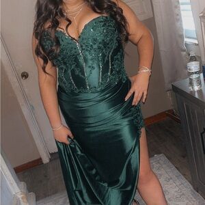 Elegant Green Strapless Dress